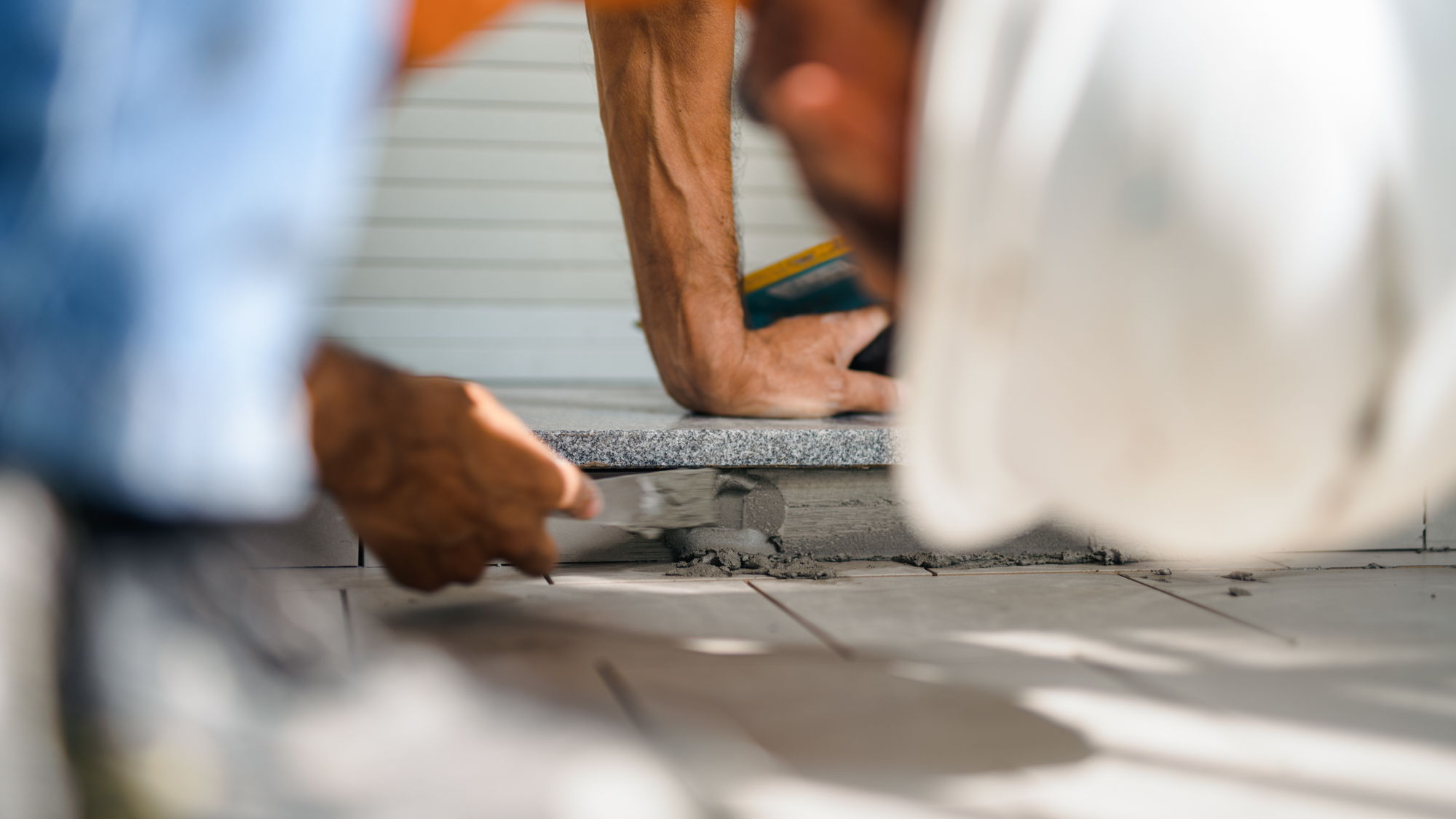 Materiali per facciate condominiali: quali scegliere per durare a Milano?